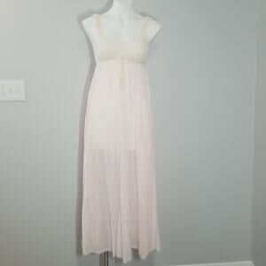 Vintage 70s Olga Sleeping Pretty Light Pink Babydoll nightgown with Lace